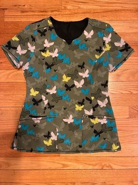 Cherokee Infinity scrub top